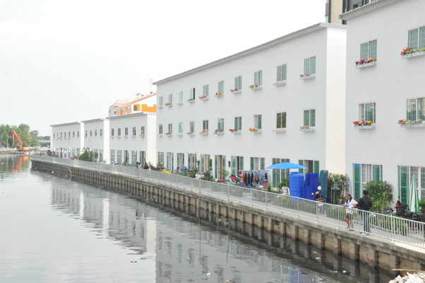 ON GROUND 5 -resize.jpg