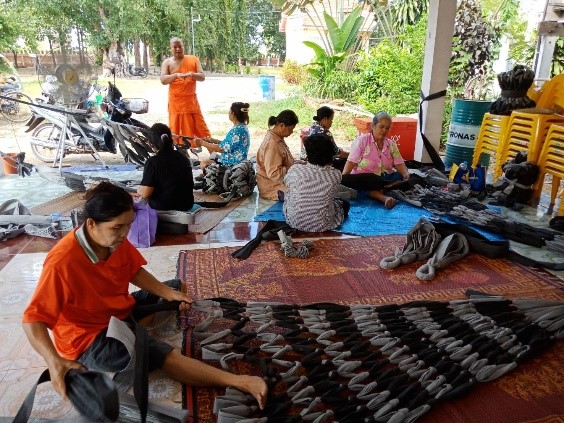 “เปลญวณสร้างอาชีพให้กลุ่มแม่บ้าน”