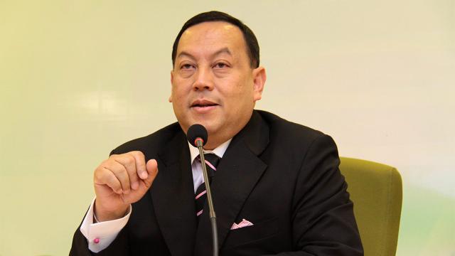 2. นายจุติ ไกรฤกษ์ รมว.พม.