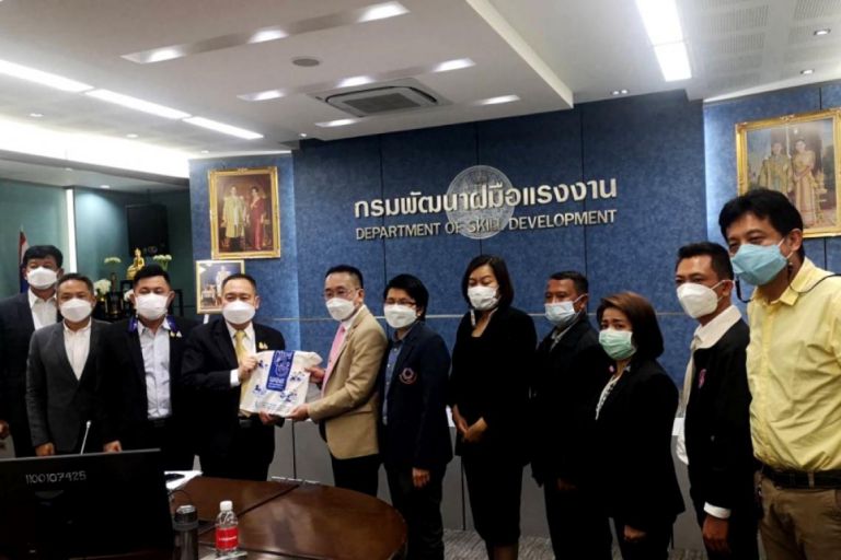 392cc332d79665a83b716a2c886a21465cfededf41a15d7f0626e73588d87719