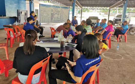 พอช.ภาคกลางและตะวันตก ร่วมกับ คปอ.จังหวัดกาญจนบุรี ลงพื้นที่สร้างความเข้าใจและวางแผนปฏิบัติการพัฒนาคุณภาพชีวิตผู้มีรายได้น้อย กลุ่มคนเปราะบางอำเภอศรีสวัสดิ์